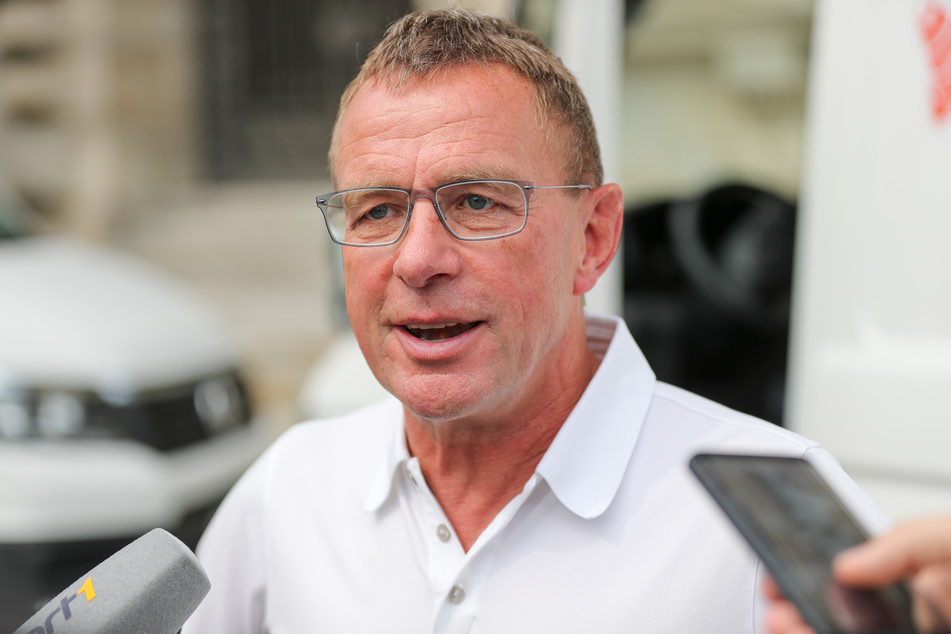 ... Ralf Rangnick (62) als "strategisch richtigen Mann" für die Nachfolge als Bundestrainer. Gleichzeitig schießt er gegen DFB-Direktor Oliver Bierhoff (52).