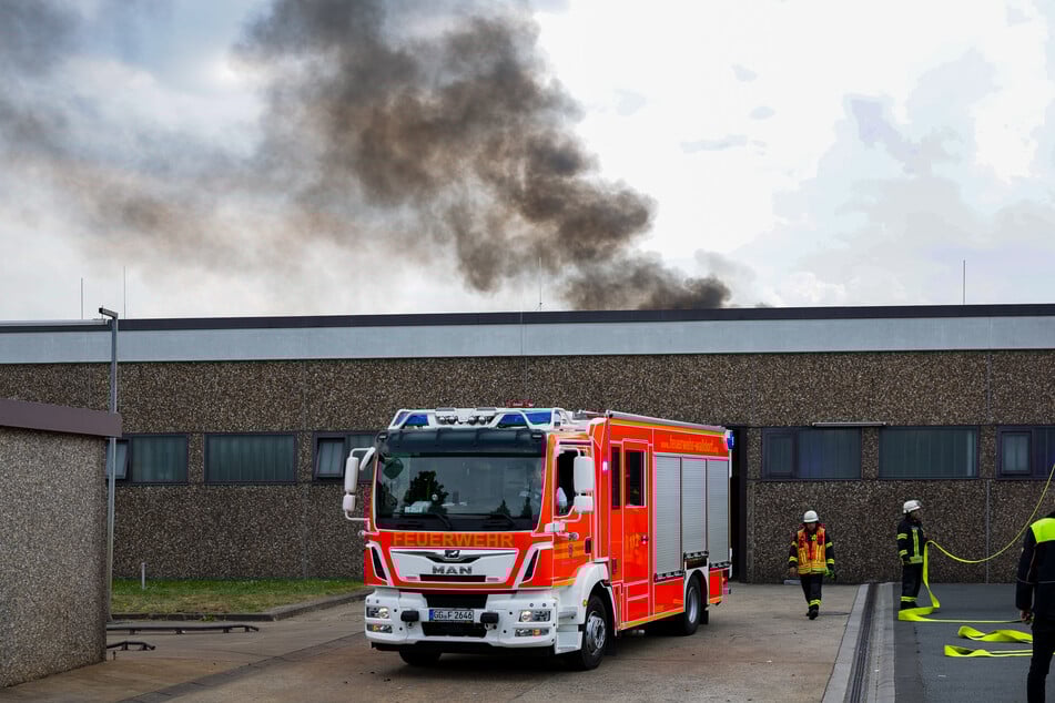 Ein Großaufgebot der Feuerwehr rückte am Ort des Geschehens an.