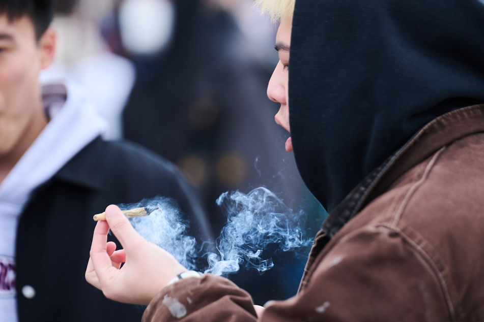 Wissenschaftler warnen von irreversiblen Entwicklungsschäden, die beim Konsum von Cannabis im Jugendalter entstehen können. (Symbolbild)