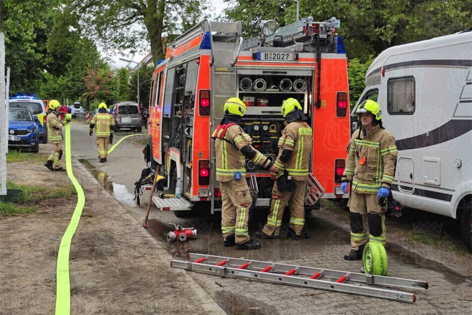 Die Feuerwehr ist mit 60 Einsatzkräften vor Ort gewesen.