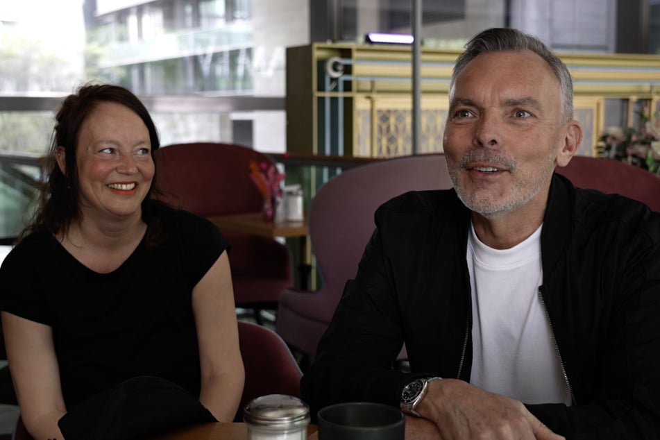 Cordula (50) und Tobias (58) freuen sich auf eine schöne Woche beim "Perfekten Dinner" in Köln.