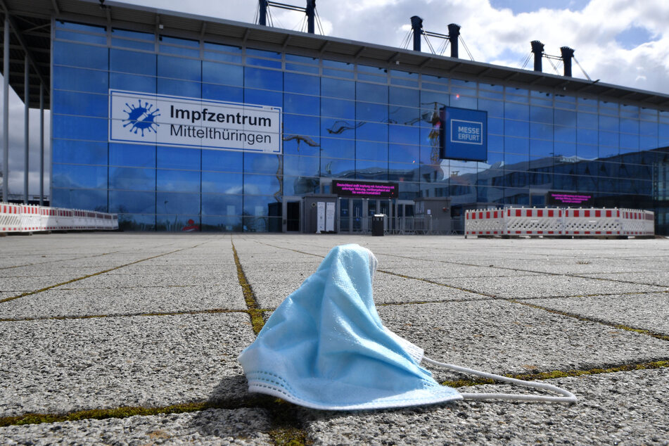 Wegen steigender Neuinfektionen spitzt sich die Corona-Lage in Thüringen stärker zu. Nur zwei Regionen sind noch nicht in den Warnstufen angekommen. (Symbolfoto)