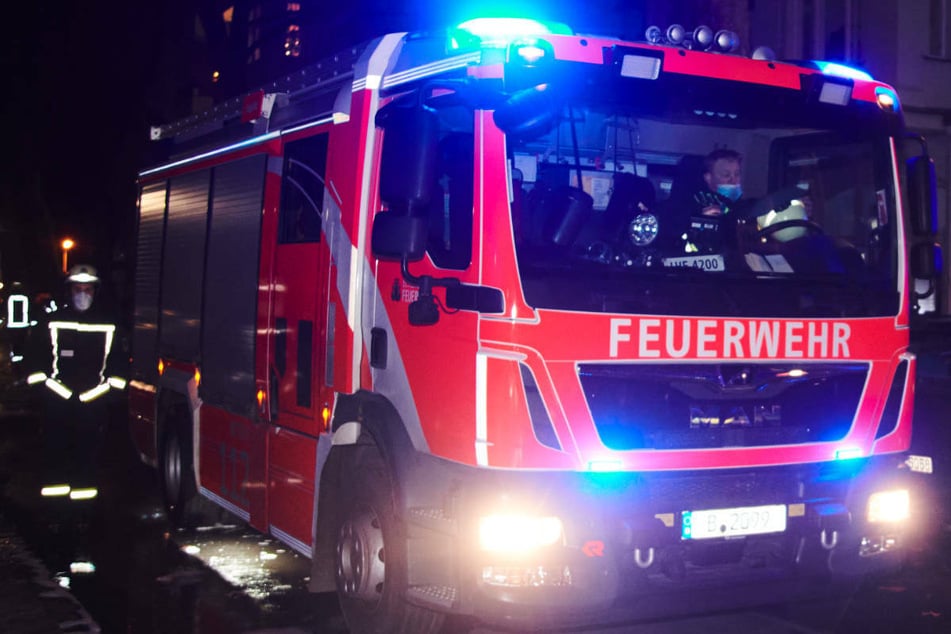 In der Nacht zu Mittwoch hat eine Person bei einem Wohnungsbrand in Berlin-Lichtenberg schwere Brandverletzungen erlitten. (Symbolfoto)
