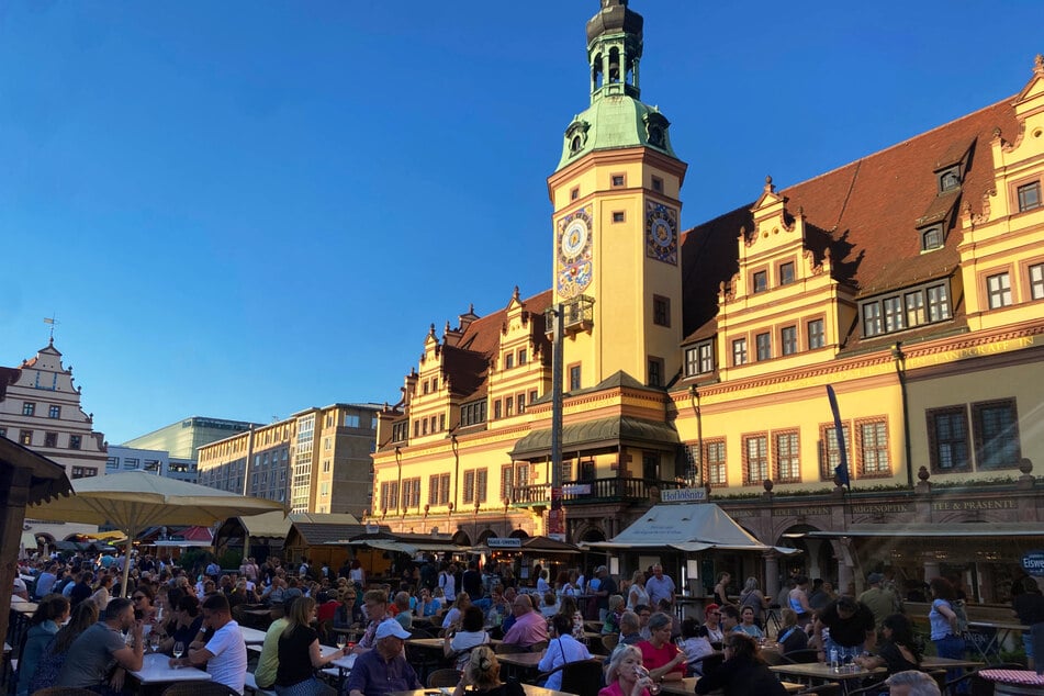 Das Angebot auf dem Marktplatz wird in diesem Jahr erstmal durch sechs weitere Stände in der Petersstraße ergänzt.