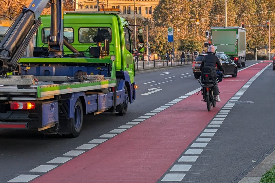 Auf der Radweiche auf dem Peterssteinweg kam bei einem Unfall im Juli eine Radfahrerin (33) ums Leben. Nach dem Unglück hat Leipzigs Stadtrat erneut darüber diskutiert, wie die Sicherheit für Radfahrer verbessert werden kann.