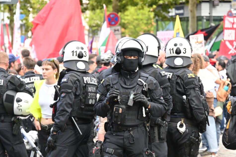 Die Polizei war mit einem Großaufgebot vor Ort, um der Situation Herr zu werden.