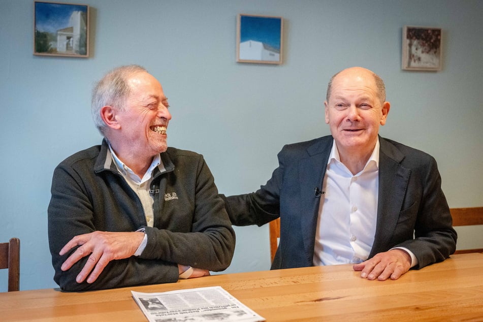 Gerd Klenk (75) und Olaf Scholz (66, SPD) - alte Freunde.