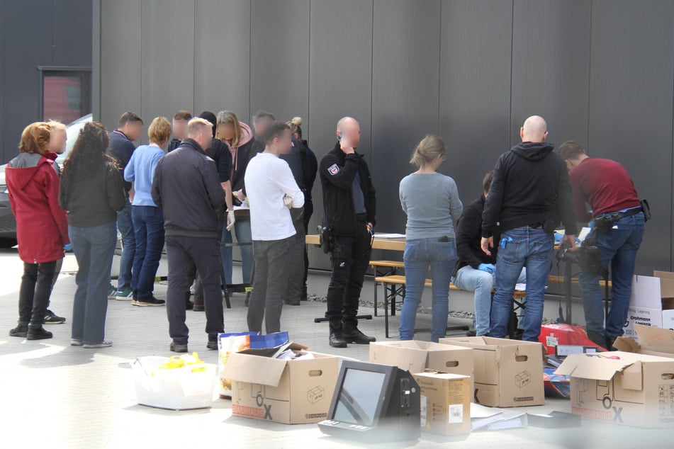 Mehr als 20 Wohn- und Geschäftsräume wurden heute von den Beamten durchsucht.