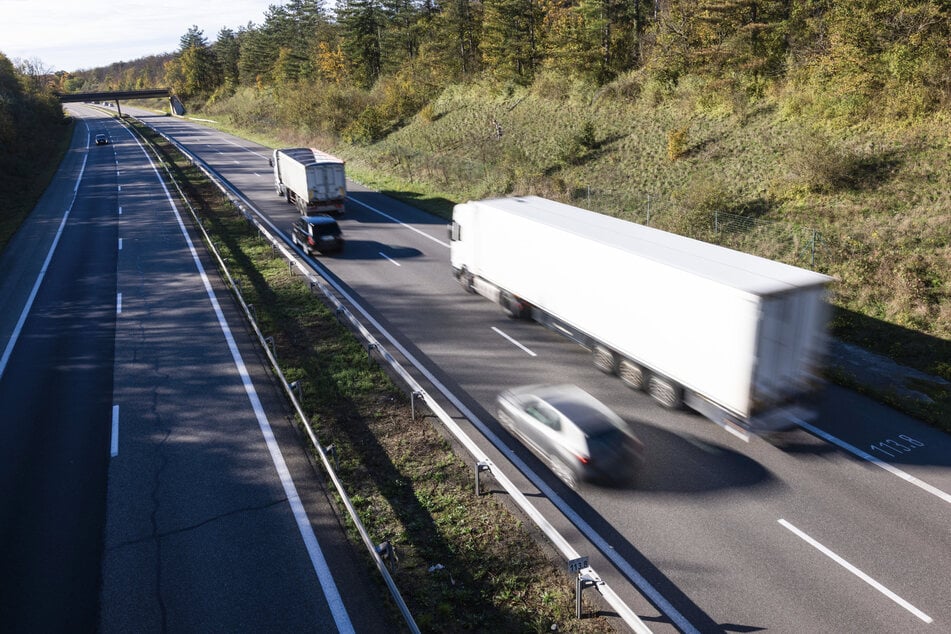 Auf einer Autobahn nahe Grenoble ereigneten sich am Mittwoch Szenen wie aus einem Film. Dabei wurde ein Gangster-Boss erschossen. (Symbolbild)