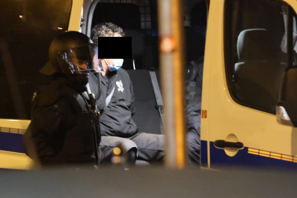 Leipzig: Schon wieder! Polizeiposten und Streifenwagen in Leipzig-Connewitz attackiert