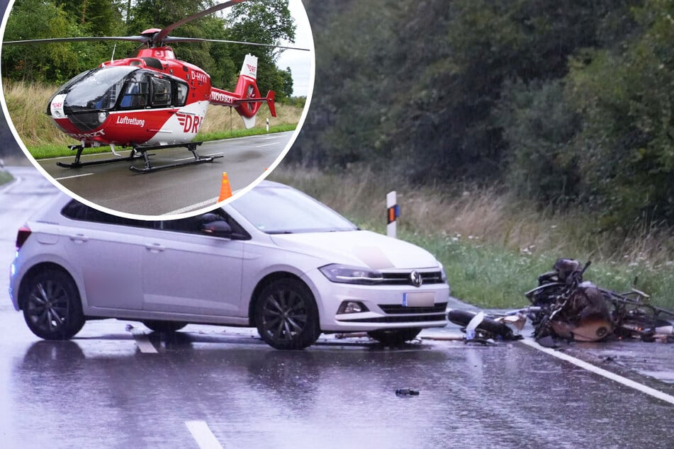 VW wendet mitten auf Fahrbahn: Motorrad-Fahrer stirbt, Sozius schwer verletzt