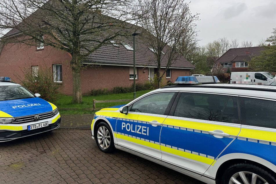 In einer Wohnung in Fredenbeck wurde am heutigen Freitag ein 45-Jähriger getötet. Der Killer stellte sich anschließend der Polizei.