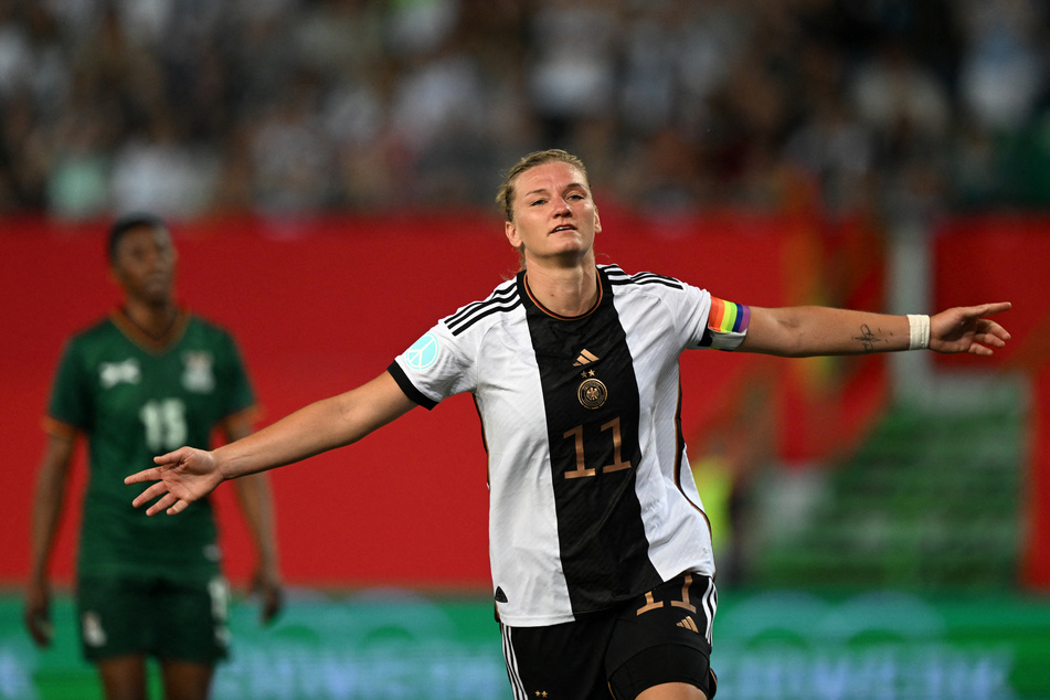 Alexandra Popp (32) ist die Lichtgestalt im deutschen Frauenfußball, doch ihre Ära könnte schon ganz bald vorbei sein.