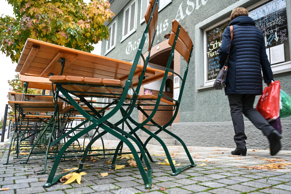 Gaststätten geschlossen,Beschränkungen beim Einkaufen und mehr: Ab Montag gelten die schärferen Corona-Maßnahmen. (Symbolbild)