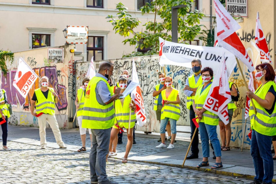 Mitarbeiter von Dental-Kosmetik protestierten an der Katharinenstraße für mehr Gehalt.