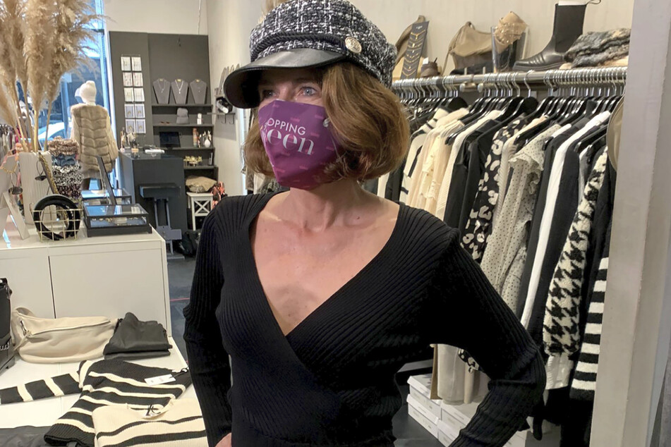 Flugbegleiterin Christiane (56) liegt mit ihrem an Coco Chanel (†88) angelehnten Look und den dafür erhaltenen 35 Punkten an der Spitze der "Shopping Queen"-Wochenwertung.