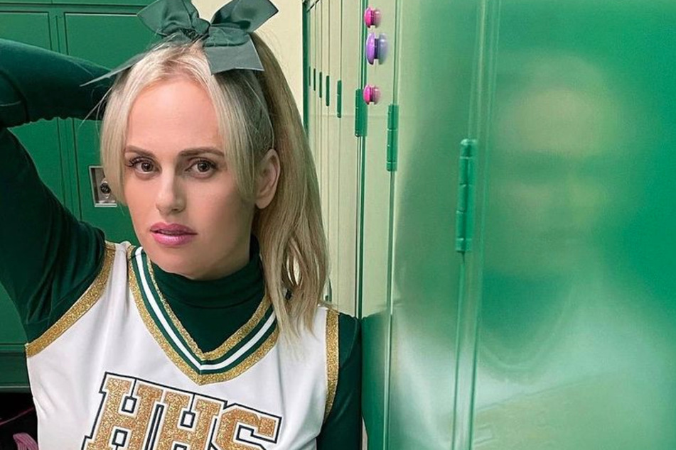 Rebel Wilson (42) in einem Cheerleader-Kostüm für ihren neuen Film "Senior Year", der am 13. Mai auf Netflix erscheint.