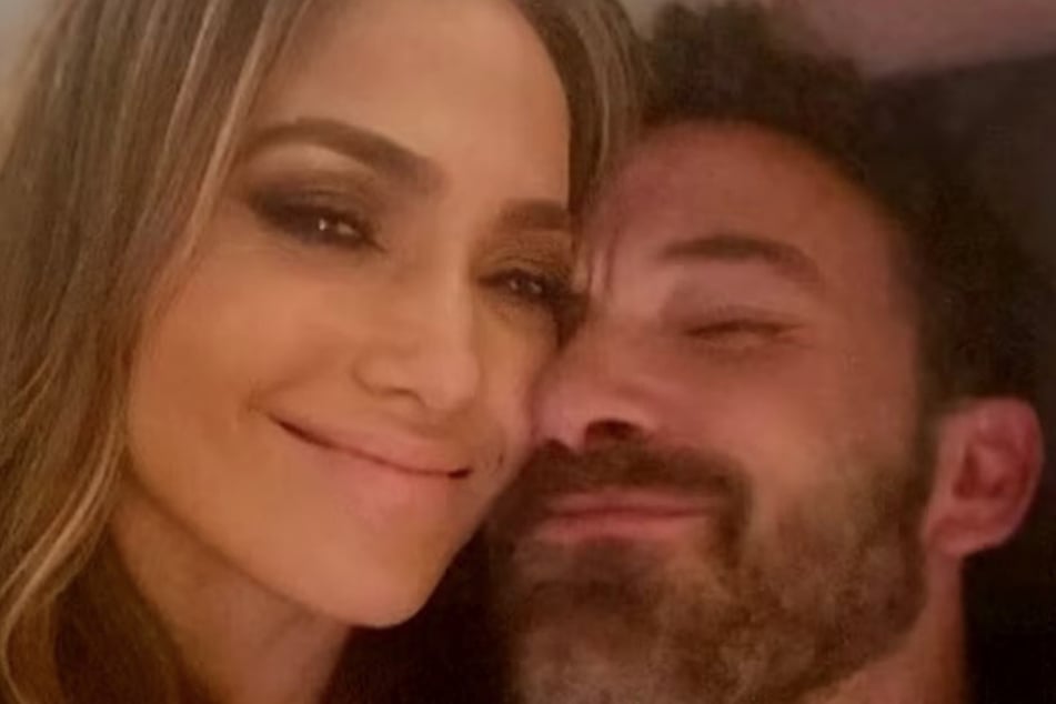 As J. Lo (l.) and Ben's second wedding anniversary nears, insiders claim that there's still a "silver of hope" for reconciliation for the two.