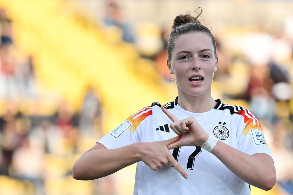 Mittelfeldspielerin Alara (18) läuft in Zukunft nur noch mit ihrem Vornamen auf dem DFB-Trikot auf.