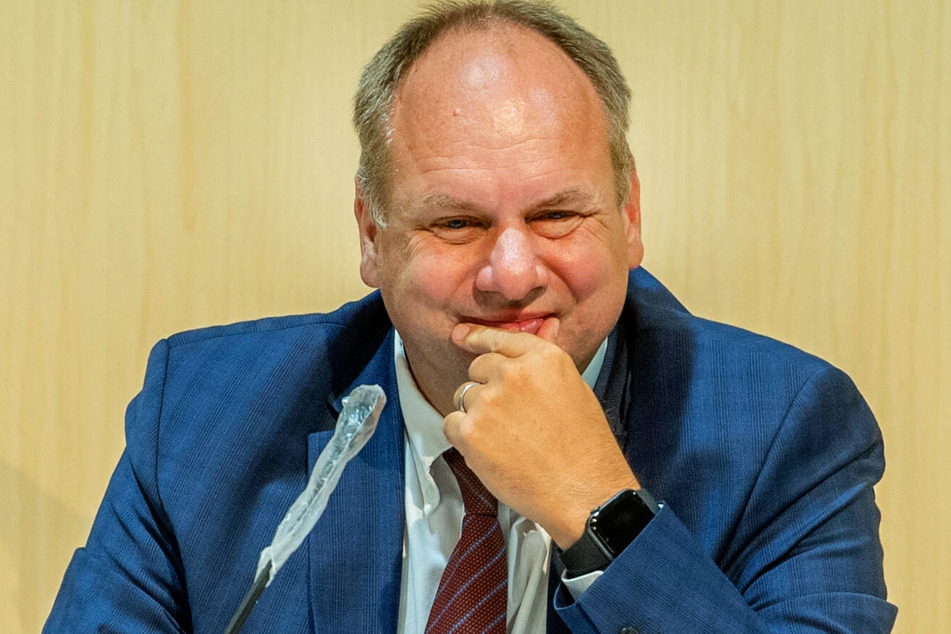 Über den Vorschlag von OB Dirk Hilbert (49, FDP) soll im April entschieden werden.