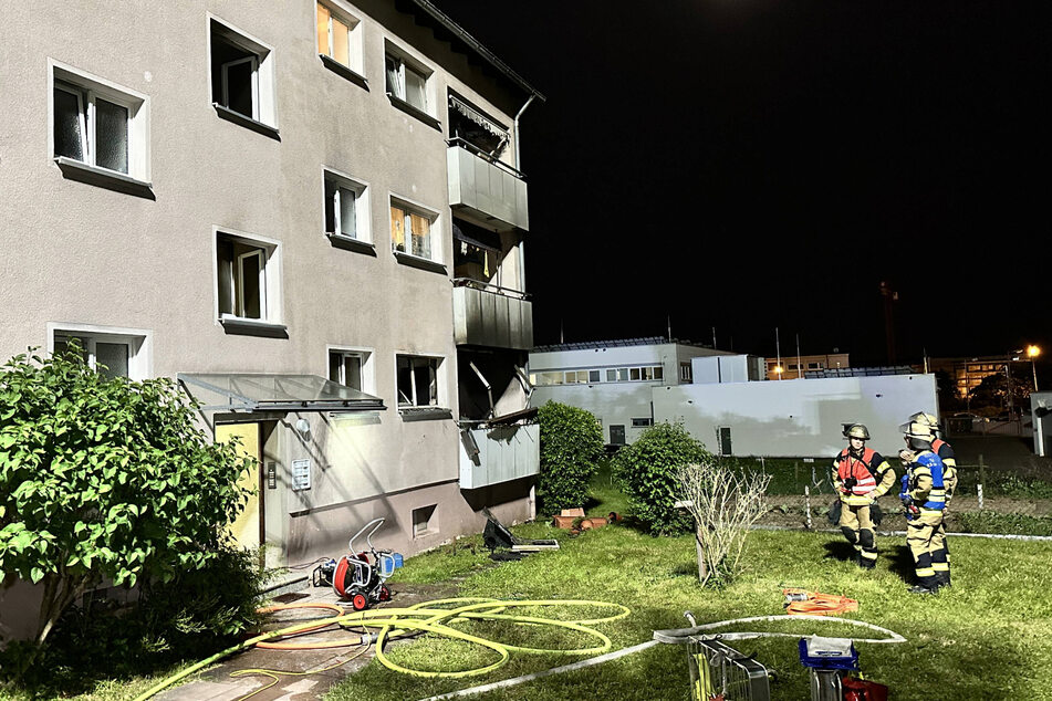 Die Feuerwehrkräfte der Wache 4 sowie der Freiwilligen Feuerwehr bekämpften den Brand innerhalb von rund 25 Minuten.