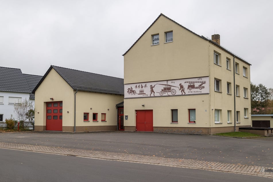 Aus diesem Gerätehaus stahlen die Ganoven wichtige Technik.