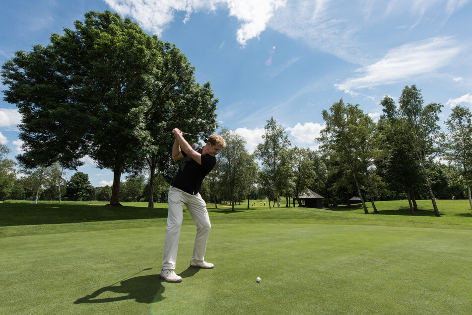 Golf ist seit diesem Donnerstag in NRW wieder erlaubt.