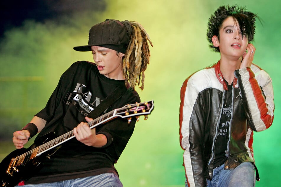 Tom (l.) und Bill Kaulitz fielen in ihrer alten Heimat aufgrund ihres Aussehens auf. (Archivfoto)