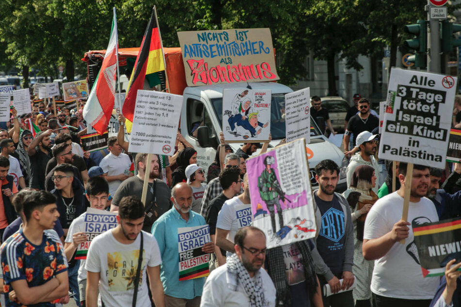 Demonstranten beim Al-Quds-Marsch 2018 in Berlin. El-Hassan soll 2014 an der israelfeindlichen und antisemitischen Demonstration teilgenommen haben.