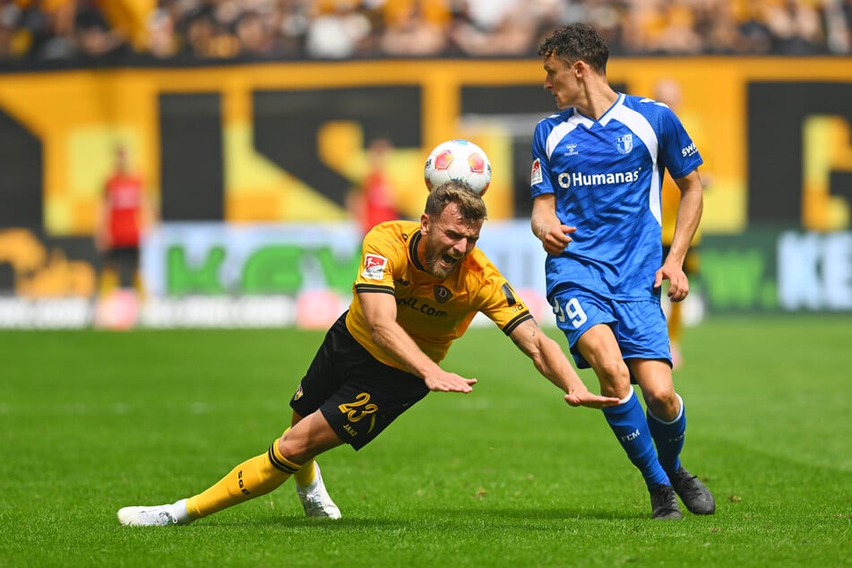 Kurz nach dem Ausgleich fingen sich Lars Bünning (l.) und Dynamo den Treffer zum 1:2.