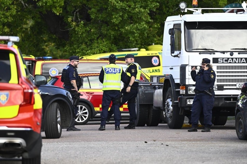 Kurz nach den Sommerferien wird eine Schule zum Schauplatz eines tödlichen Schwertangriffs: Ein 18-Jähriger tötet ein Mädchen und verletzt weitere Menschen.