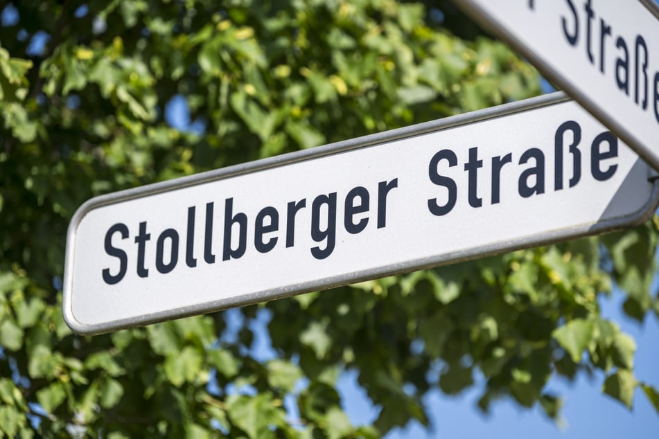 Der 37-Jährige hatte im Bereich der Stollberger Straße in Chemnitz Passanten und Autofahrer belästigt und auf offener Straße herumgeschrien.
