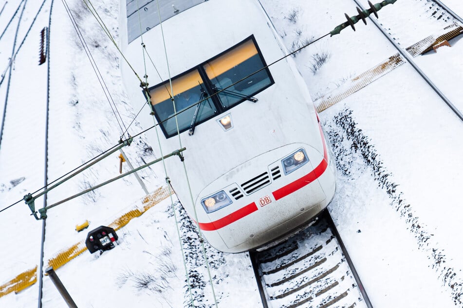 Vorsicht rutschig! Eis und Schnee legen ICE-Verkehr im Norden lahm