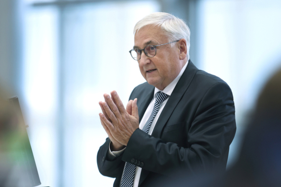 Finanzminister Michael Richter (68, CDU) gab am Dienstag den neuen Sachsen-Anhalt-Landeshaushalt bekannt.
