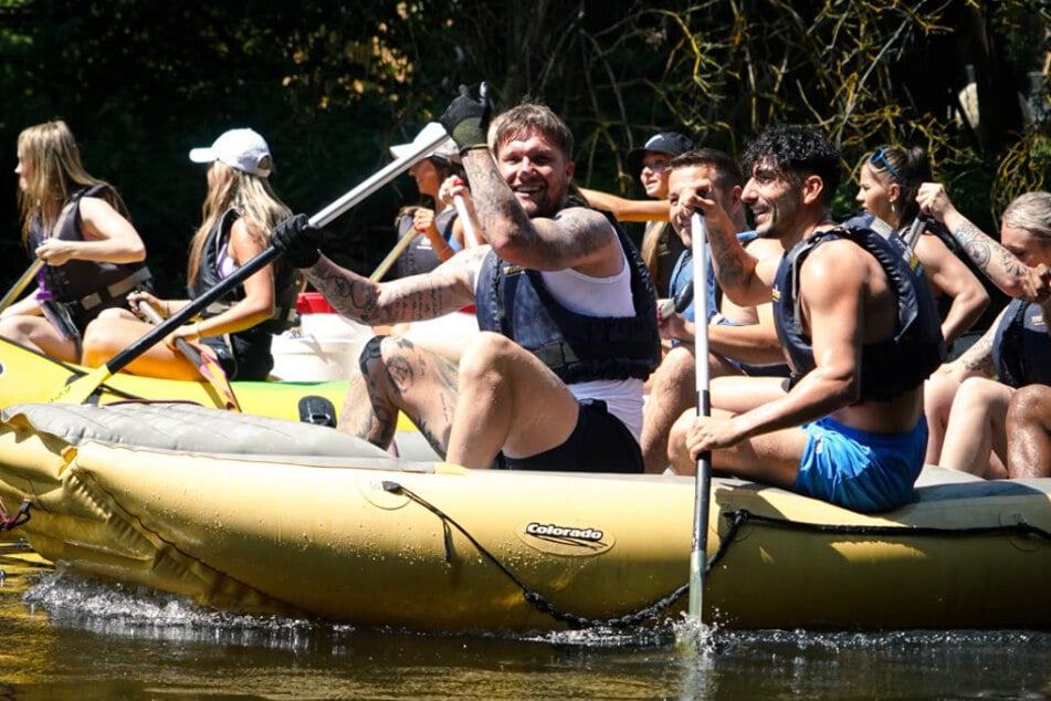 Neuzugang Jan Löhmannsröben (35, l.) und Domenico Alberico (27) hatten viel Spaß beim Rafting in Tschechien.