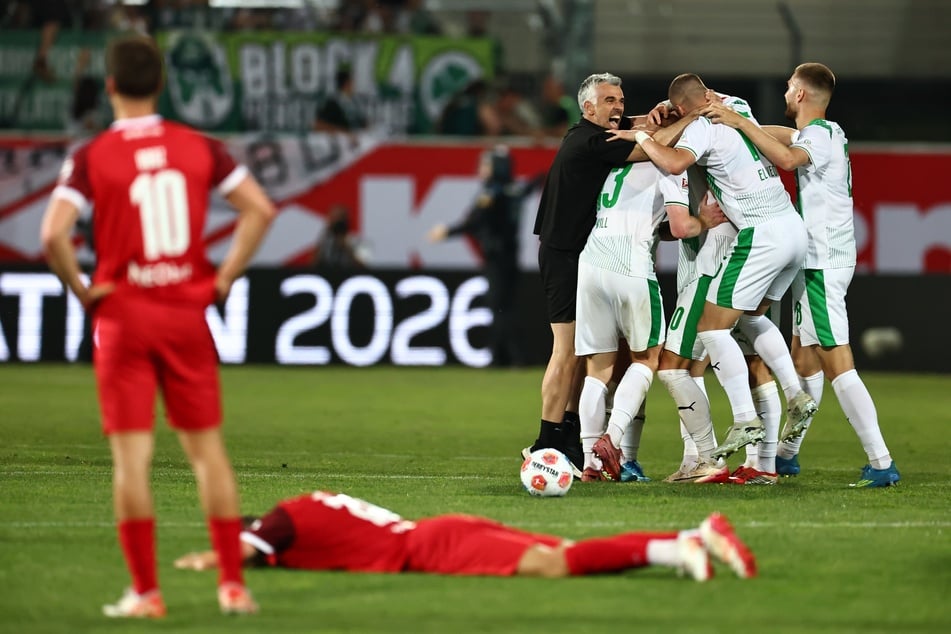 Fürth jubelt, Essen am Boden: Das Kleeblatt bleibt in der 2. Liga, RWE verpasst den Aufstieg.