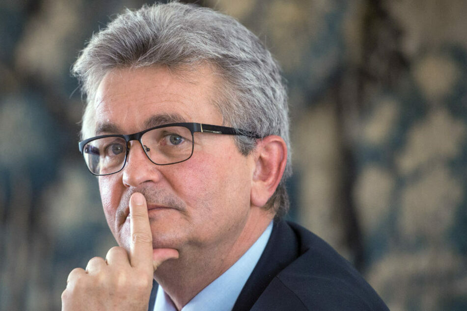 Unter anderem fordert Hauptgeschäftsführer Bertram Brossardt, die Testaktivitäten weiter auszubauen. (Archiv)