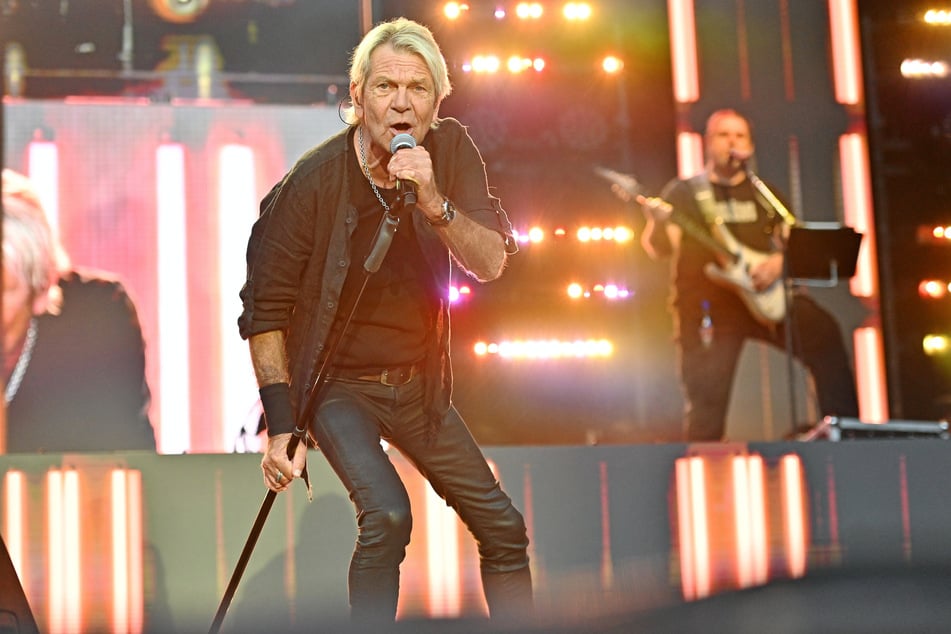 Verdammt, ich lieb' dich: Matthias Reim (68) live in der Jungen Garde.