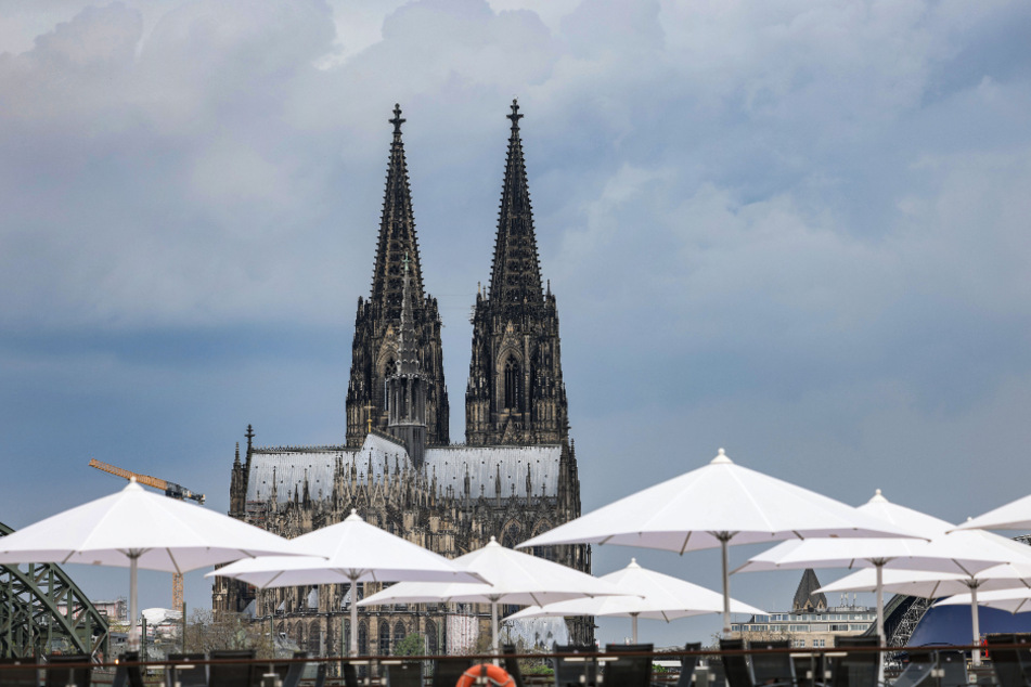 In Köln könnte es zum Start in die neue Woche zu Regen und teilweise sogar Gewittern kommen.
