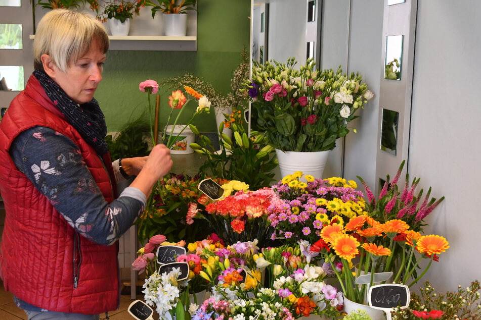 Die Dresdner Blumenhändlerin Martina Pahner darf wieder loslegen.