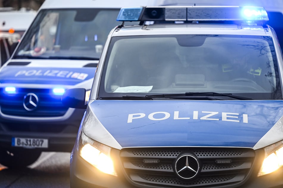 Die Polizei musste eine aggressive Frau unter Kontrolle bringen. (Symbolbild)
