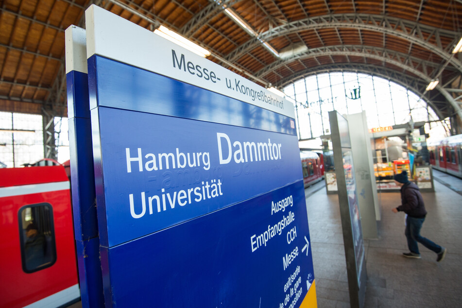 Der Bahnhof Dammtor wird bis zum 19. März nur von der S-Bahn angefahren. Die Regionalzüge nach Flensburg/Kiel beginnen und enden in der Zeit bereits in Pinneberg.