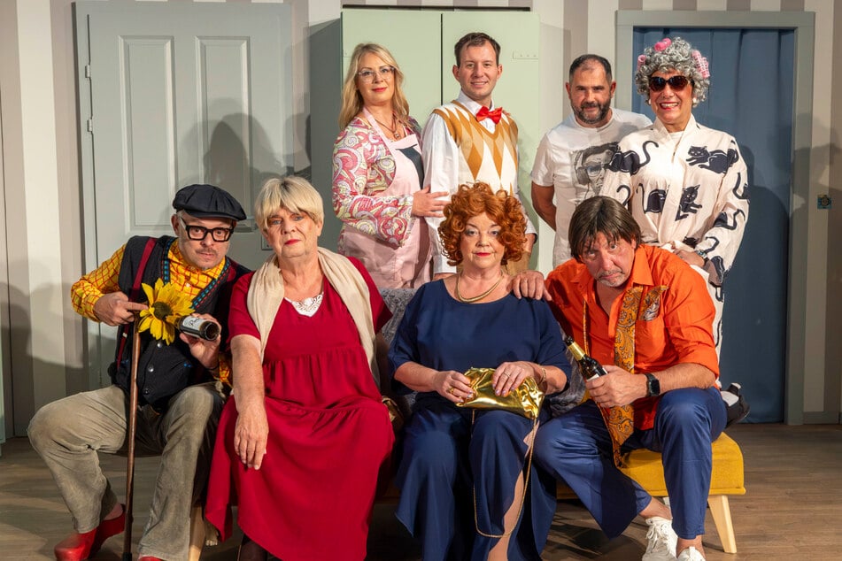 Das Ensemble des Radeberger Biertheaters fiebert der Saisoneröffnung am 17. September entgegen.