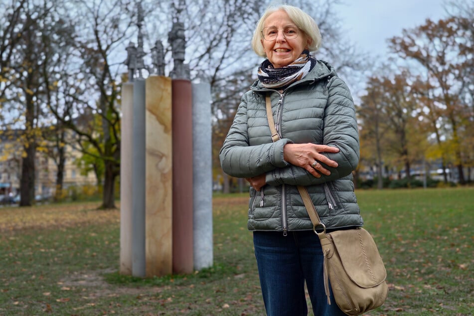 Gästeführerin Ramona Wagner (68) bietet die Bus-Tour "Purple Path bei Nacht" an.