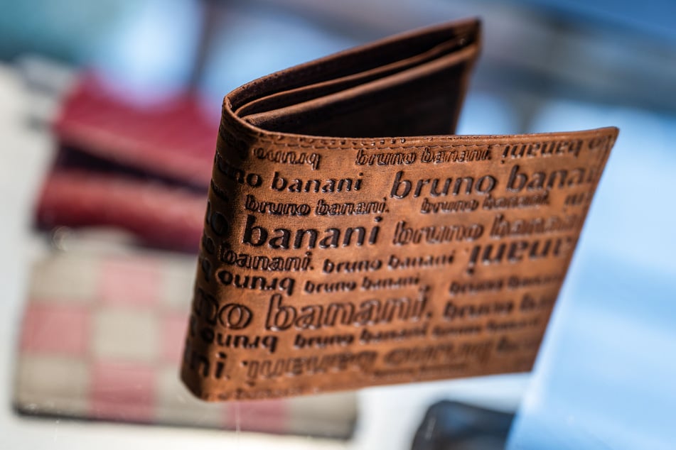 100 Outlet-Mitarbeiter in zwölf Outlet-Stores: Inzwischen verkauft Bruno Banani auch Portmonees in seinen Läden mit Fabrikverkauf.