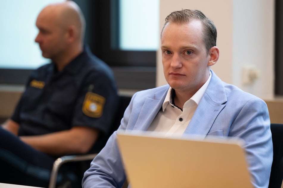 Sebastian T. sitzt im Gerichtssaal. Er möchte ausdrücklich nicht gepixelt werden.