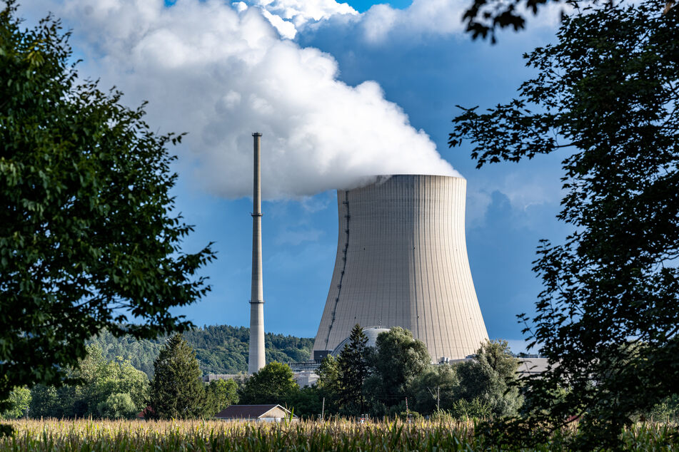 Das Atomkraftwerk Isar 2 in Bayern ist einer der beiden Kandidaten, die wohl noch bis April 2023 weiterlaufen sollen.