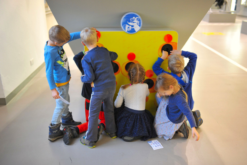 Hier sind kleine Helden auf großer Mausaufgabentour.