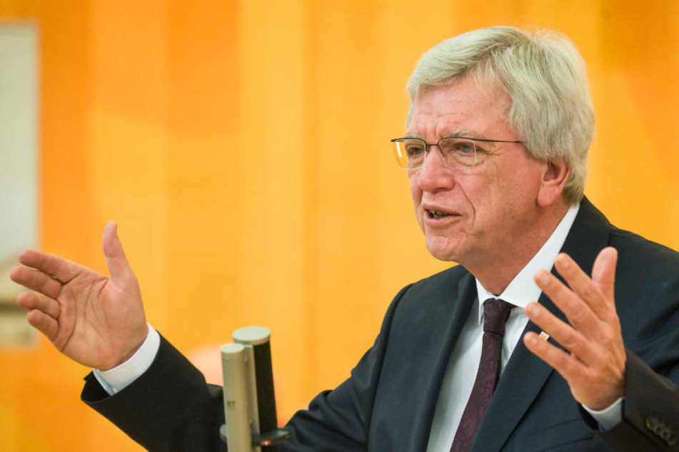 Hessens Ministerpräsident Volker Bouffier (69, CDU) stellte am Mittwoch den Stufenplan für die Corona-Öffnungen vor (Archivbild).