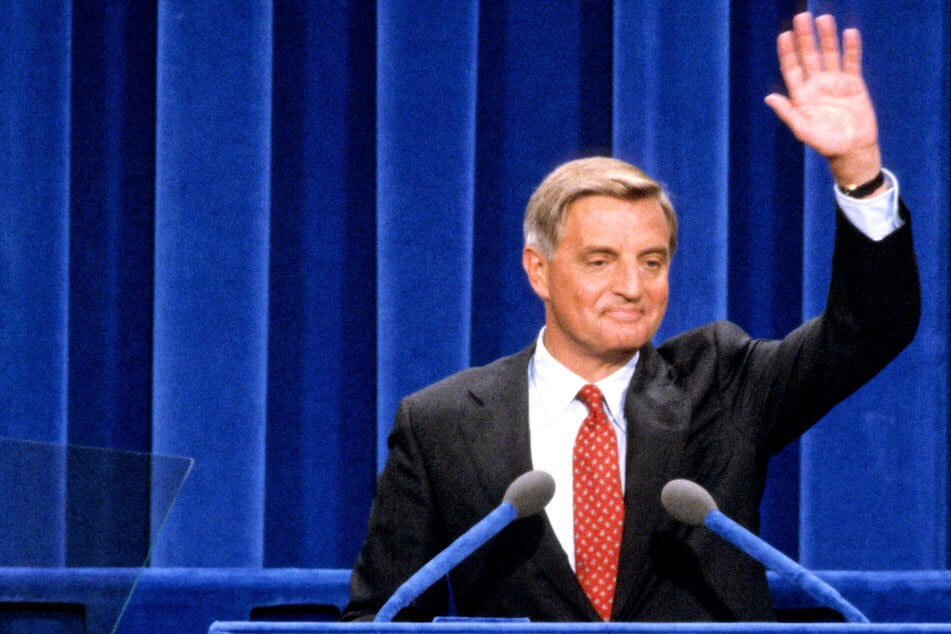 Tributes pour in as Walter Mondale, Jimmy Carter's vice president, passes away